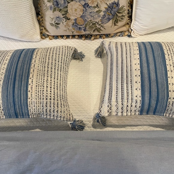 Set Of decorative accent pillow covers with zipper enclosures and tassel trim - Picture 7 of 7